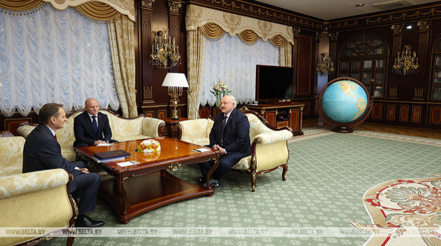 Lukashenko meets with Russia’s SVR head