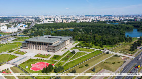 Lukashenko sends professional holiday greetings to Belarusian trade workers