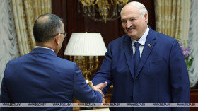 Lukashenko meets with Venezuelan ambassador once again after clearing ‘some matters’ with Maduro