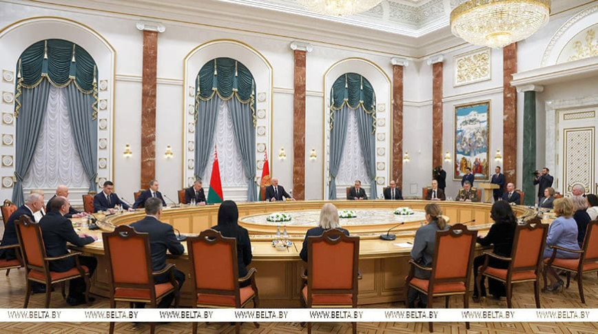 Lukashenko presents Doctor of Science diplomas, professor certificates