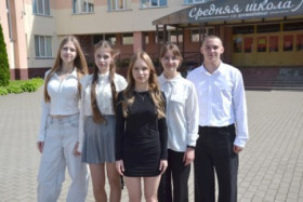 Гонар Шуміліншчыны. Пяць выпускнікоў СШ №1 г.п. Шуміліна скончылі школу з залатым медалём